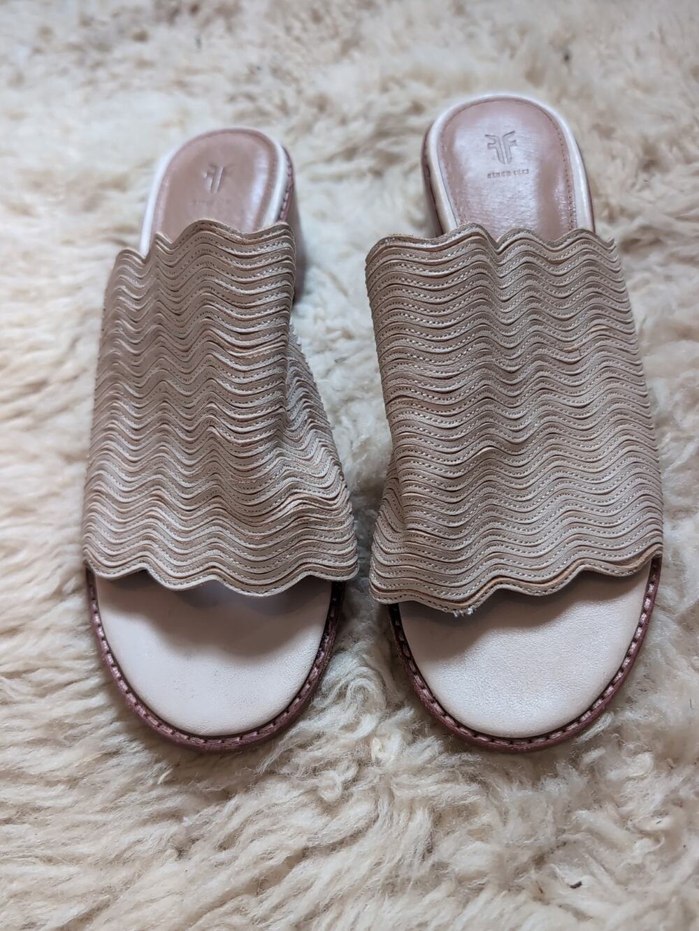 Frye Cindy Mule Sandals Size 7 Tan Cream Heeled Open Toe